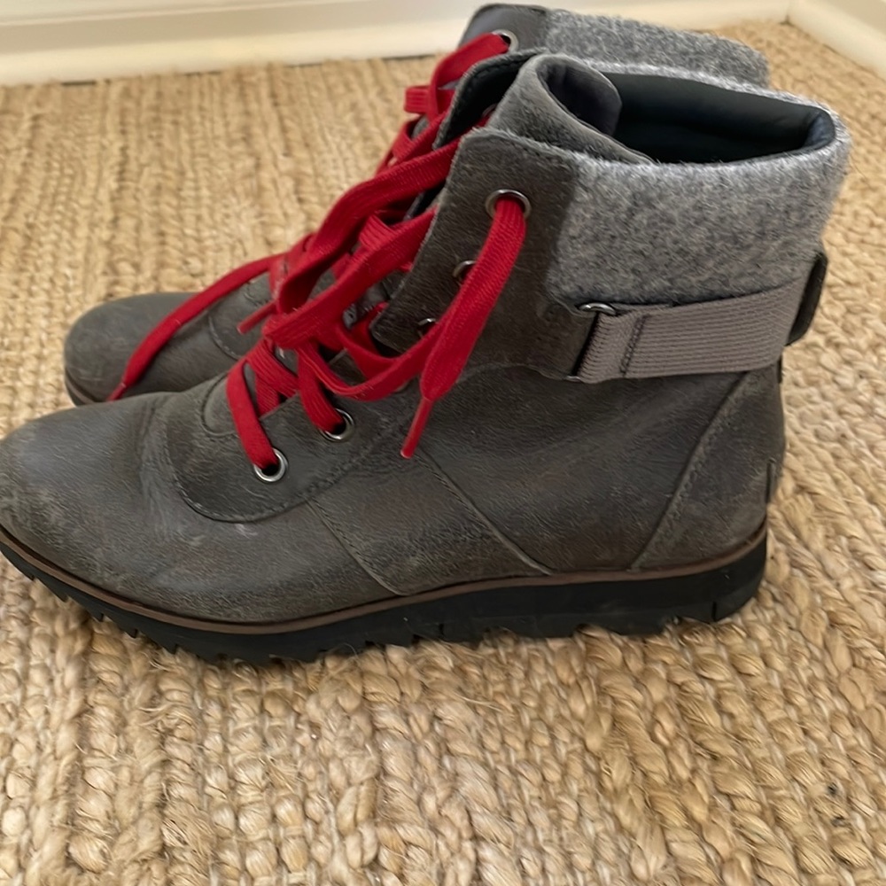 Sorel low boots